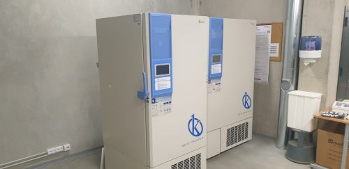 ¿Cuál es la importancia del refrigerador de laboratorio?